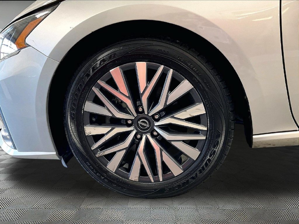 Certified 2024 Nissan Altima 2.5 SV FWD image 7