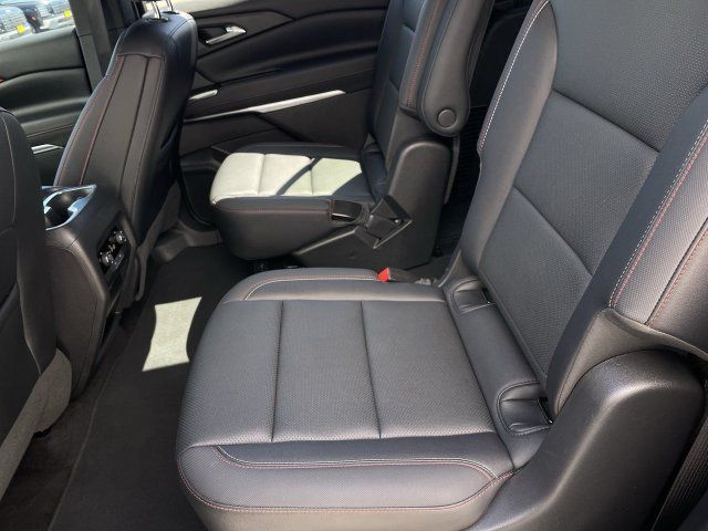 Used 2025 Chevrolet Traverse Z71 AWD/4WD image 21