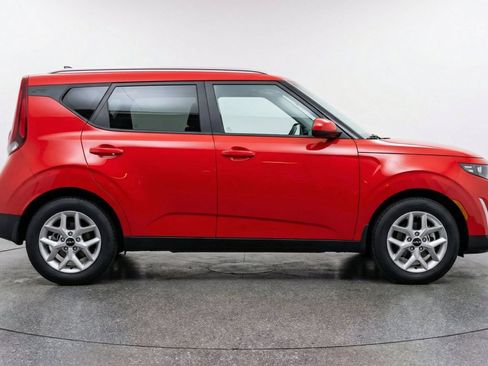 Used 2025 Kia Soul LX w/ LX Technology Package FWD image 9