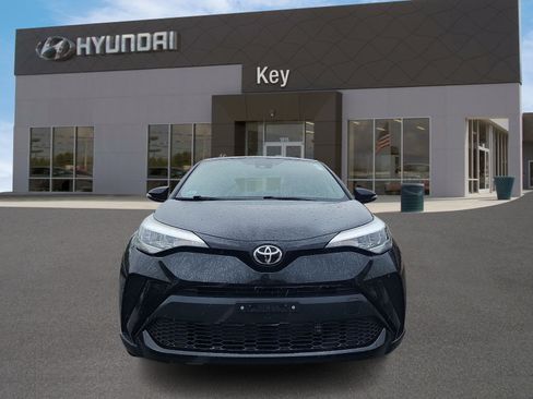 Used 2021 Toyota C-HR XLE FWD image 8