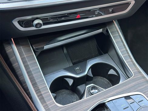 Used 2023 BMW X7 xDrive40i w/ Parking Assistance Package image 27