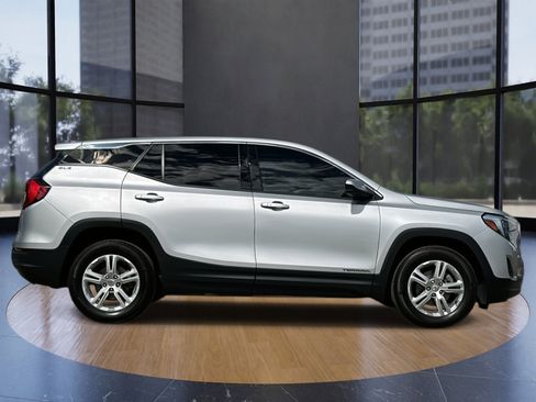 Used 2020 GMC Terrain SLE image 2