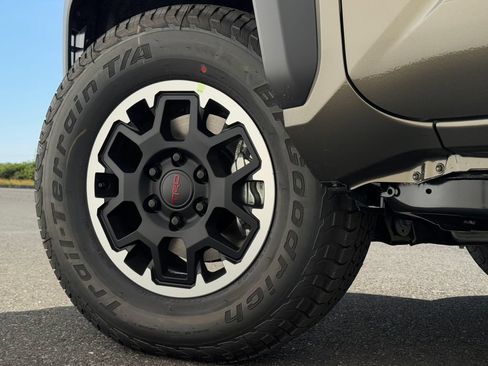Used 2026 Toyota Tacoma TRD Off-Road w/ TRD Off Road Upgrade Package AWD/4WD image 27