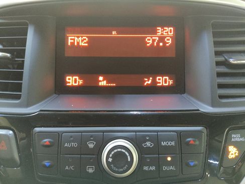 Used 2014 Nissan Pathfinder S image 25