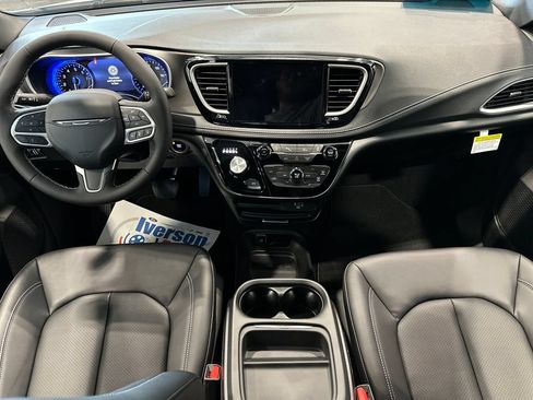 New 2027 Chrysler Pacifica Select AWD/4WD image 26