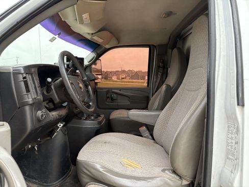 Used 2013 Chevrolet Express 3500 RWD image 6
