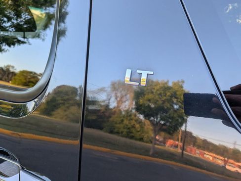 Used 2008 Chevrolet Suburban LT image 11