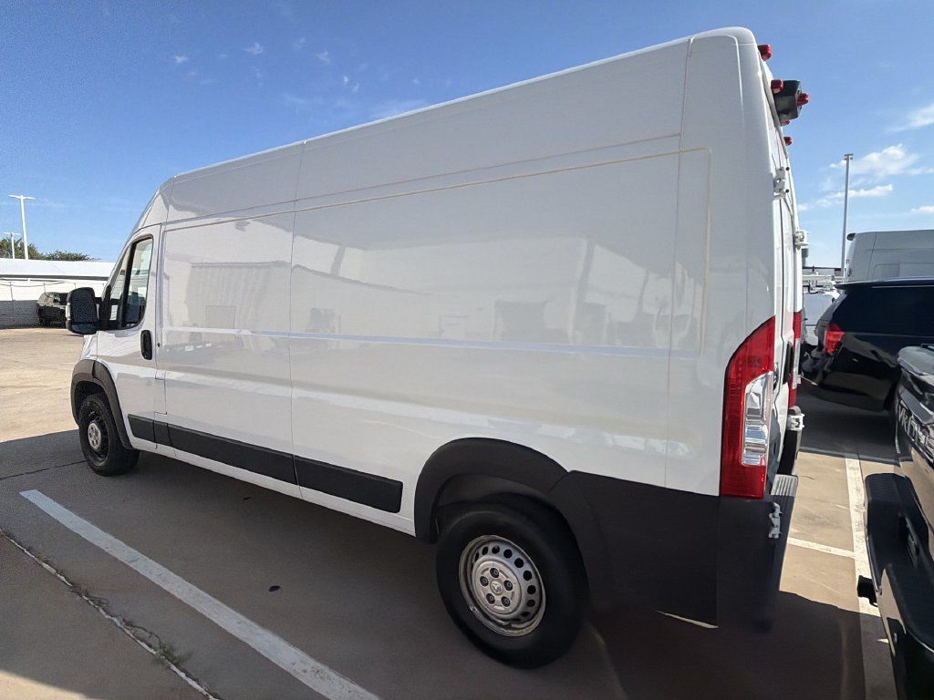 Used 2024 RAM ProMaster 2500 w/ Convenience Group FWD image 3