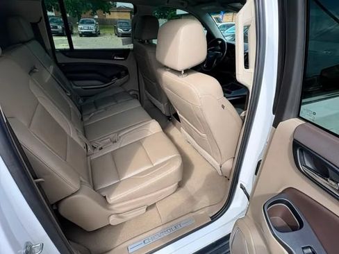 Used 2019 Chevrolet Suburban LT RWD image 12