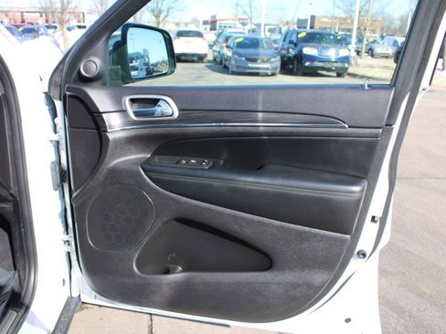 Used 2019 Jeep Grand Cherokee Limited image 22