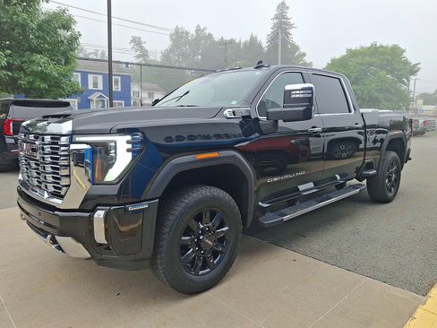 Used 2025 GMC Sierra 2500 Denali AWD/4WD image 3