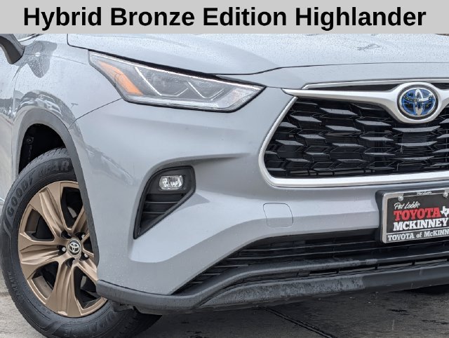 Used 2022 Toyota Highlander Bronze Edition FWD image 3