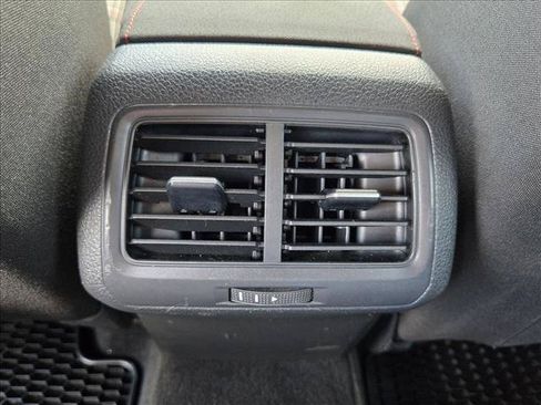 Used 2019 Volkswagen Golf 4-Door FWD image 17
