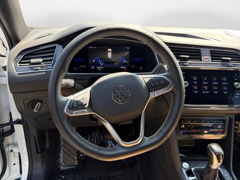 Used 2022 Volkswagen Tiguan SE AWD/4WD image 10