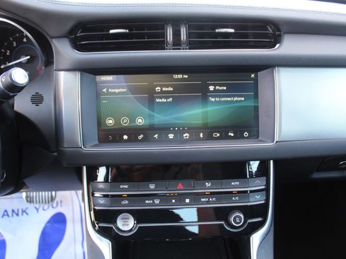Used 2020 Jaguar XF Premium image 13