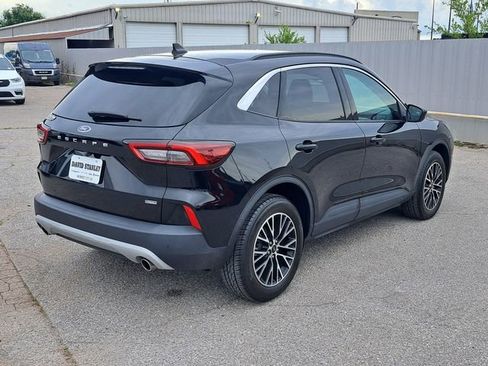 Used 2023 Ford Escape SE FWD image 3