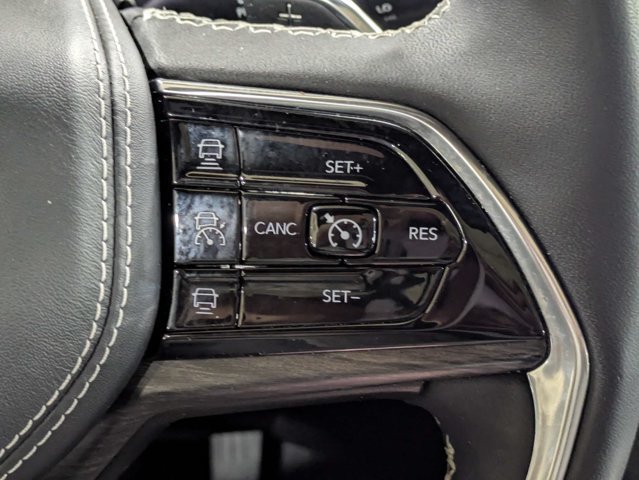 Used 2023 Jeep Grand Cherokee Overland AWD/4WD image 28