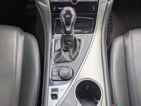 Used 2019 INFINITI Q60 3.0t Luxe w/ Essential Package image 6