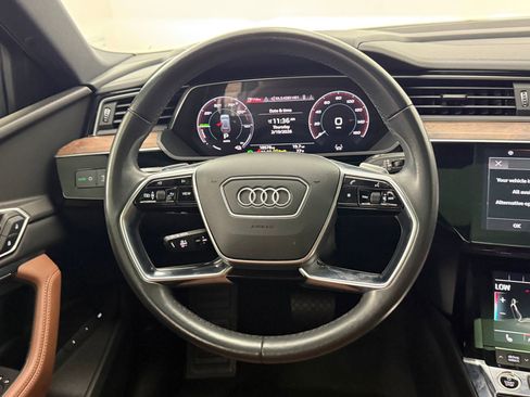 Used 2022 Audi e-tron Premium w/ Convenience Plus Package image 19