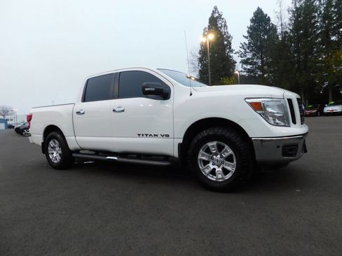 Used 2019 Nissan Titan SV w/ SV Convenience Package image 1