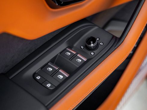 Used 2026 Lamborghini Urus SE image 17