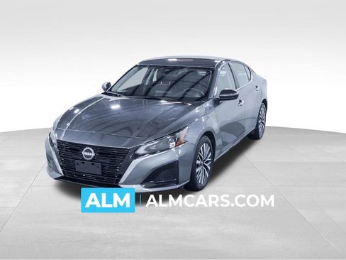 Used 2025 Nissan Altima 2.5 SV FWD image 1