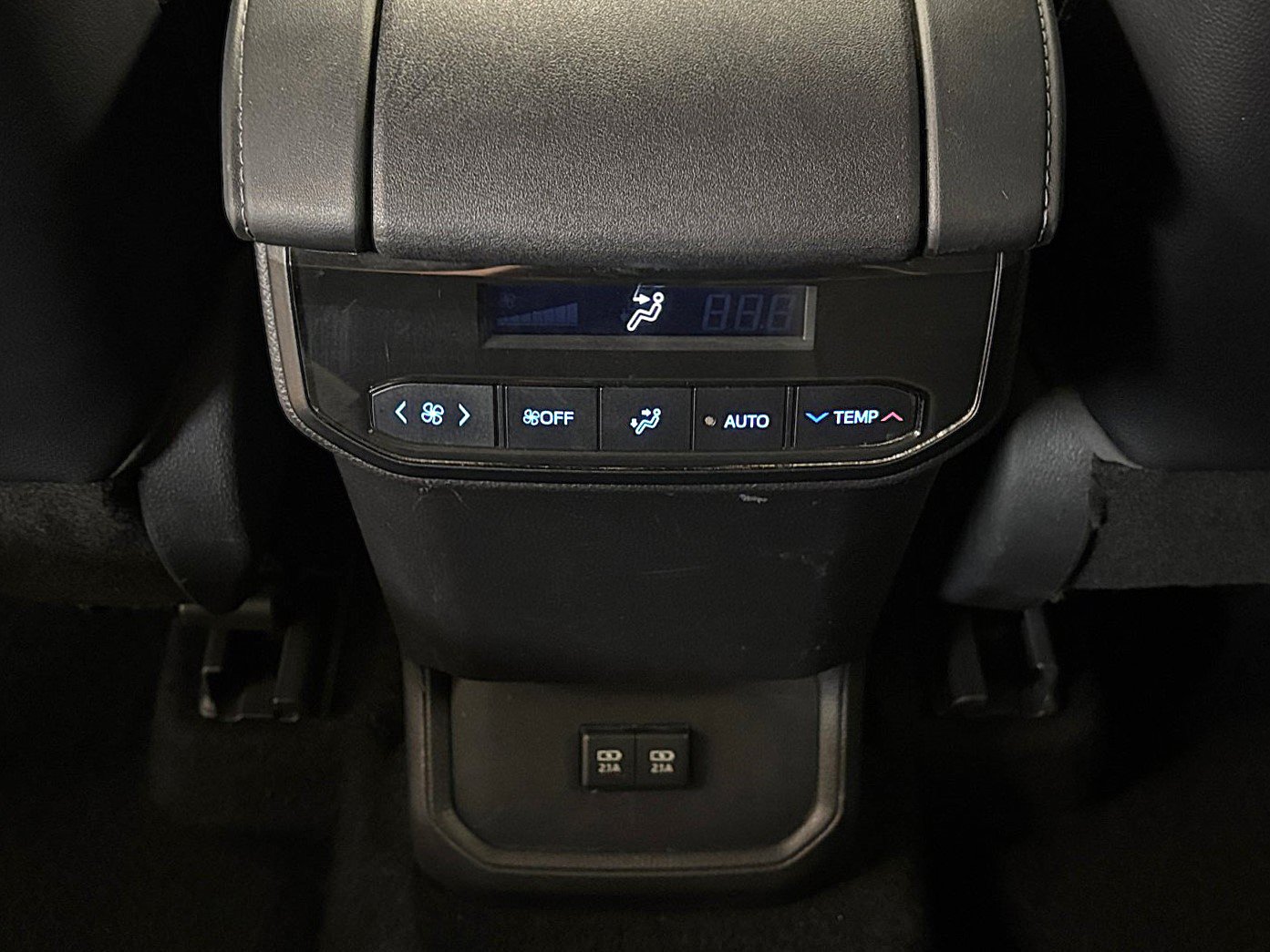 Used 2021 Toyota Highlander XLE FWD image 32