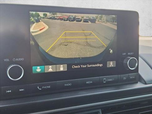 Used 2025 Honda Pilot Sport image 13
