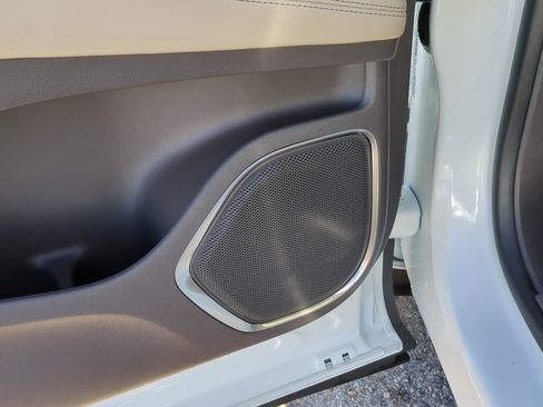 Used 2023 Lincoln Nautilus Reserve image 12