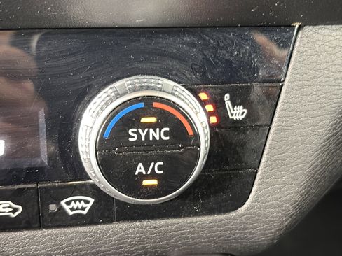 Used 2025 Mitsubishi Outlander SE AWD/4WD image 27