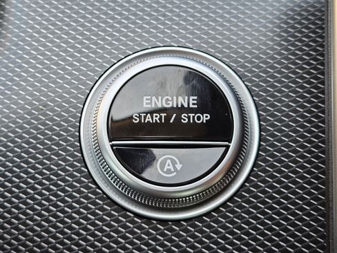 Used 2025 Mercedes-Benz C 300 Sedan image 20