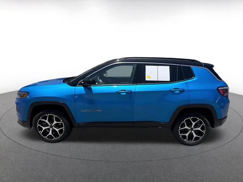 Used 2025 Jeep Compass Limited AWD/4WD image 8