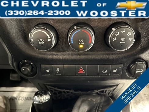 Used 2012 Jeep Wrangler Unlimited Rubicon w/ Max Tow Pkg image 25