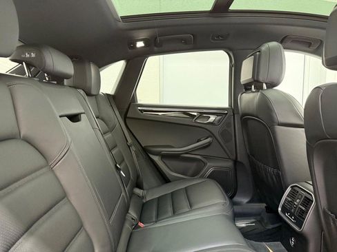 Certified 2025 Porsche Macan Turbo image 12