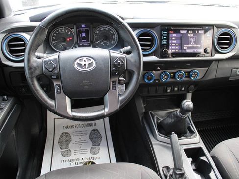 Used 2019 Toyota Tacoma TRD Sport AWD/4WD image 20