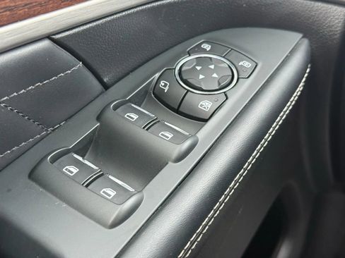 Used 2018 Ford Explorer Platinum image 39