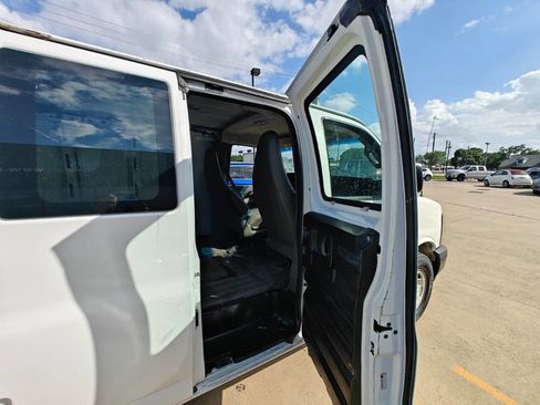 Used 2017 Chevrolet Express 2500 RWD image 14