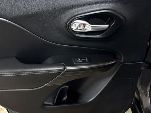 Used 2015 Jeep Cherokee Limited w/ Trailer Tow Group image 15