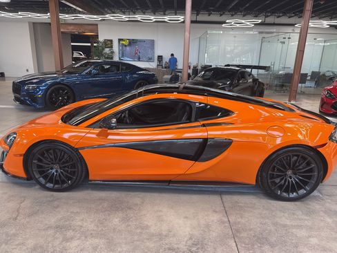 Used 2018 McLaren 570S image 9