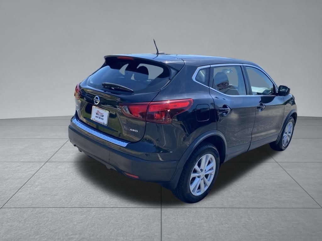 Used 2017 Nissan Rogue Sport S w/ S Appearance Package AWD/4WD image 15