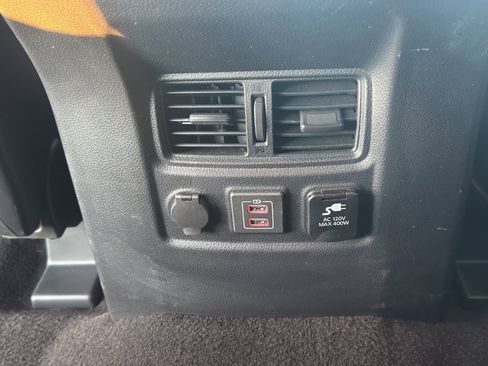 Used 2019 Nissan Titan SV w/ SV Convenience Package image 33