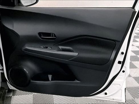 New 2025 Nissan Kicks Play S image 33