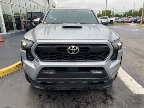 Used 2025 Toyota Tacoma TRD Sport w/ TRD Sport Upgrade Package image 3