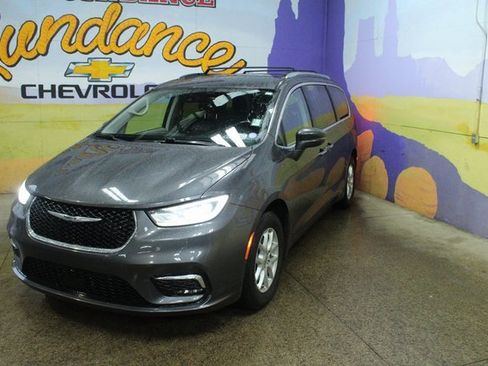Used 2021 Chrysler Pacifica Touring-L image 5