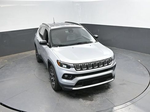 Used 2025 Jeep Compass Limited AWD/4WD image 38