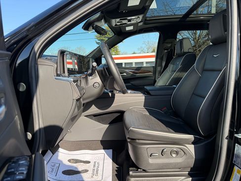 Used 2024 Cadillac Escalade ESV Premium Luxury image 43