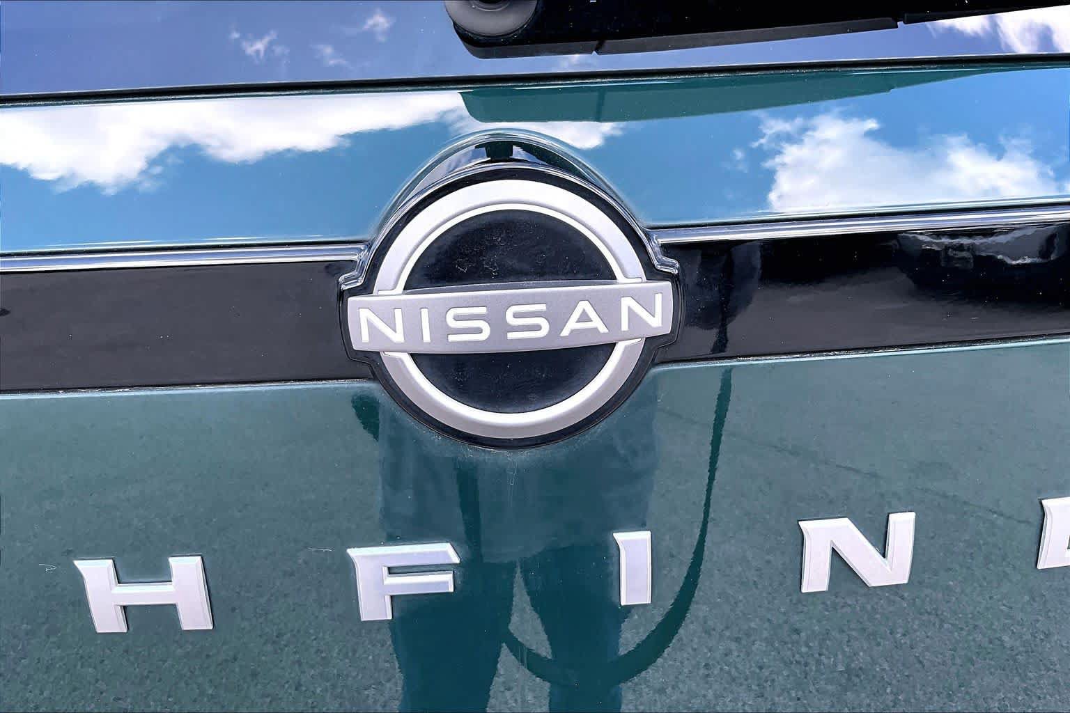 Used 2024 Nissan Pathfinder SL w/ SL Premium Package FWD image 31