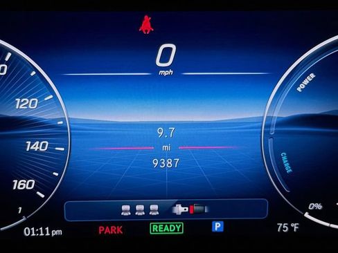 Used 2025 Mercedes-Benz GLC 350e 4MATIC image 12