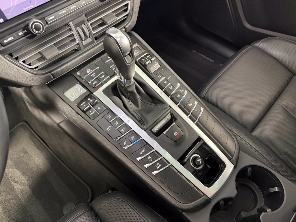 Certified 2021 Porsche Macan AWD/4WD image 31