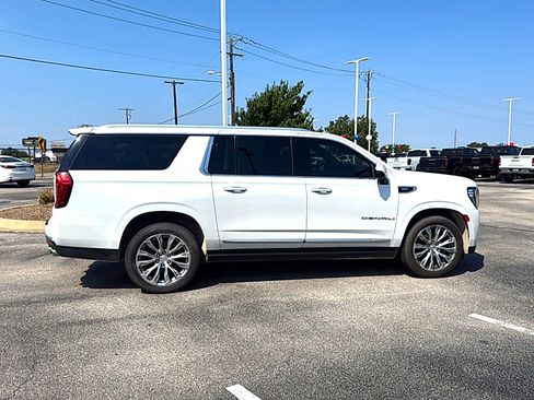 Used 2021 GMC Yukon XL Denali w/ Denali Premium Package RWD image 6